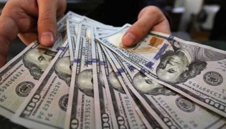 الدولار يواصل الانخفاض.. قائمة مسائية بأسعار الصرف