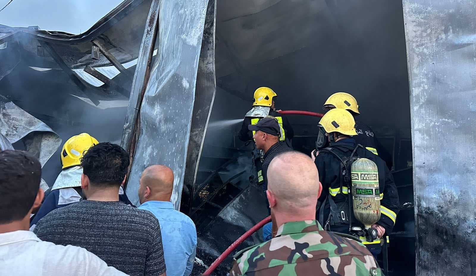 حريق يلتهم عدة محال تجارية جنوب غرب بعقوبة