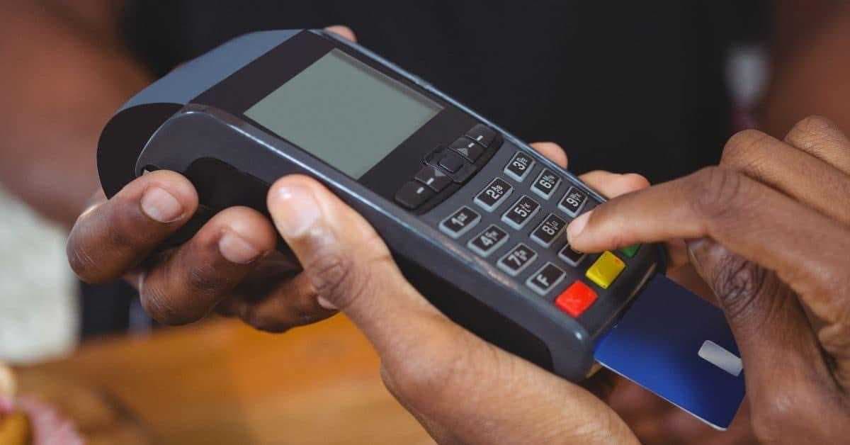 المباشرة بتفعيل نظام الدفع الإلكتروني في الصيدليات