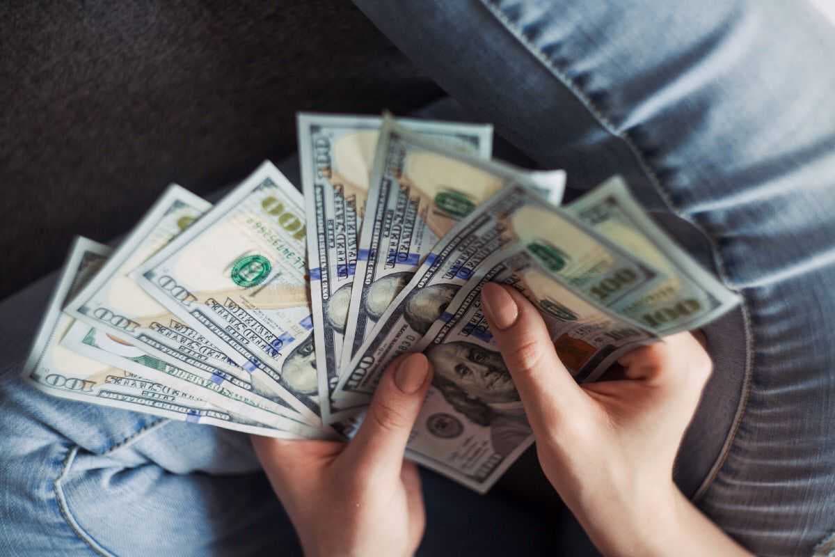 عند الاغلاق.. اسعار الدولار تتراجع أمام الدينار في بغداد وأربيل