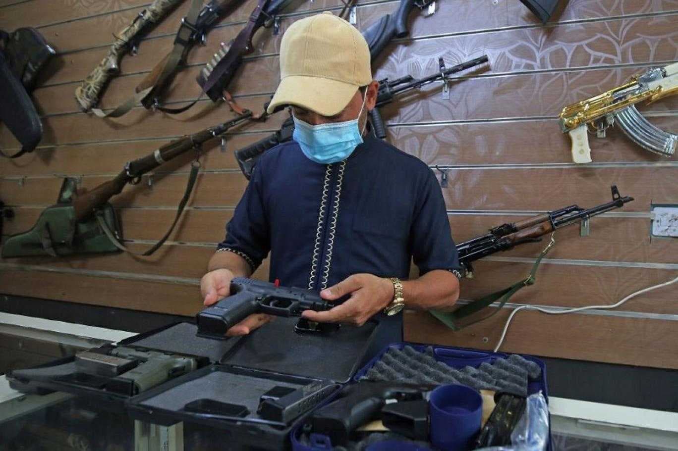 لجنة حصر الاسلحة بيد الدولة تتوعد المواطنين بعقوبات وعمليات تفتيش بعد انتهاء مدة الشراء