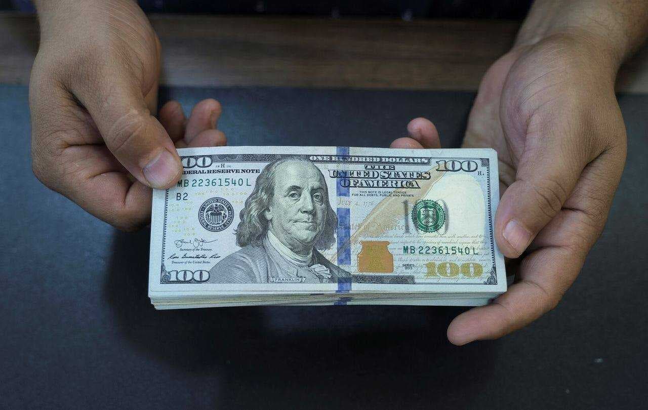 الدولار يغلق على ارتفاع أمام الدينار في بغداد وأربيل