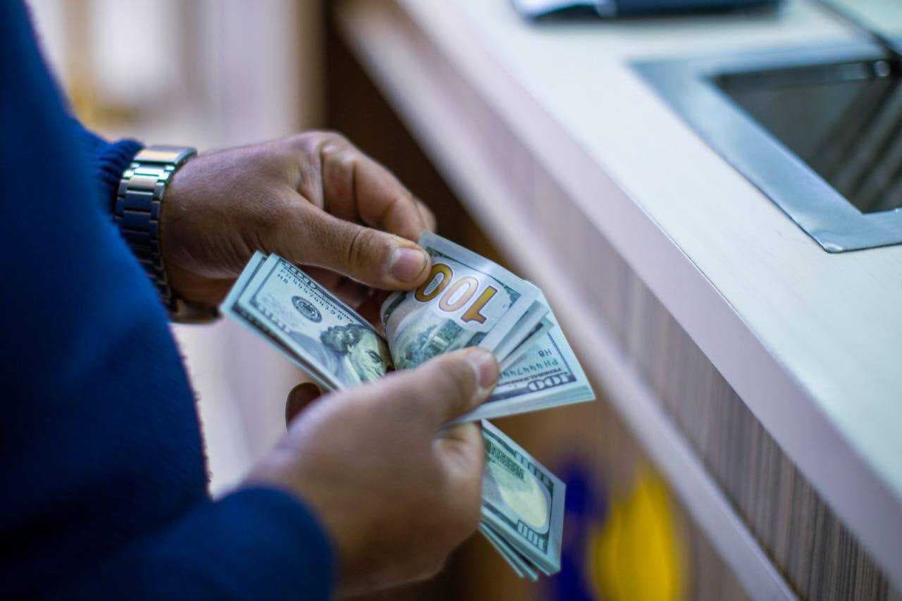 الرافدين: المباشرة ببيع الدولار للمسافرين اعتباراً من الإثنين المقبل