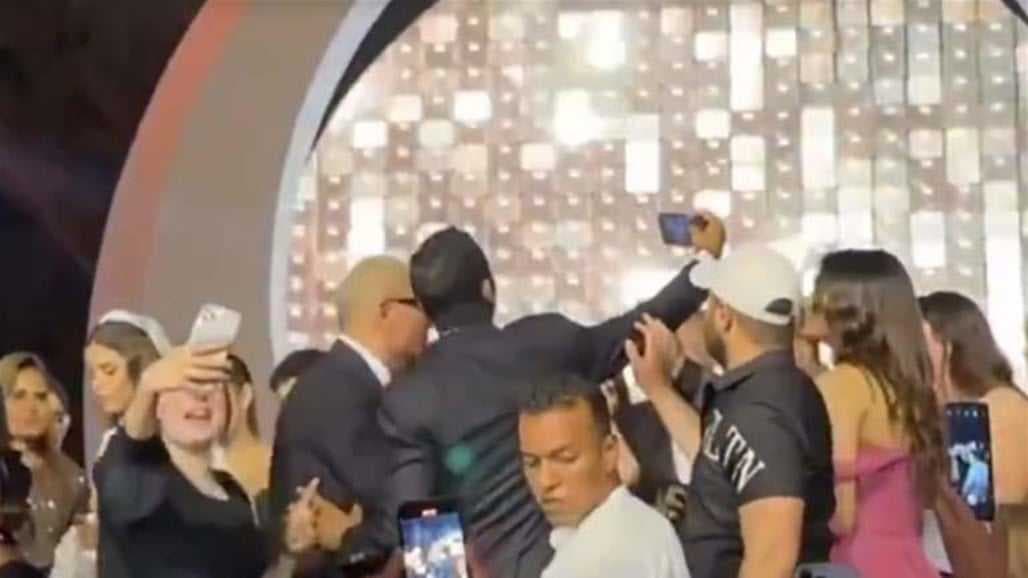 بدء أولى جلسات محاكمة عمرو دياب في واقعة "الصفع"