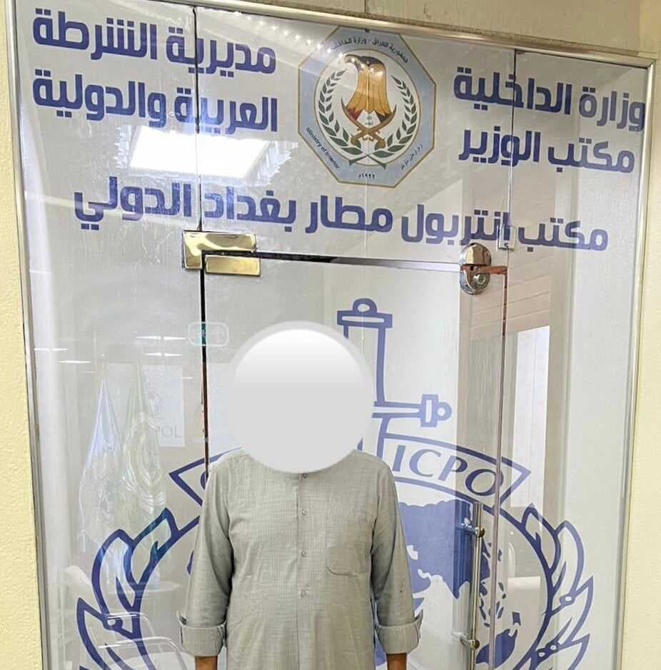 الداخلية تسترد مطلوبا بتهمة الاتجار بالمخدرات من سلطنة عمان