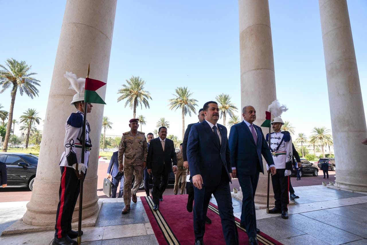 السوداني يجتمع بقادة الجيش في مقر وزارة الدفاع