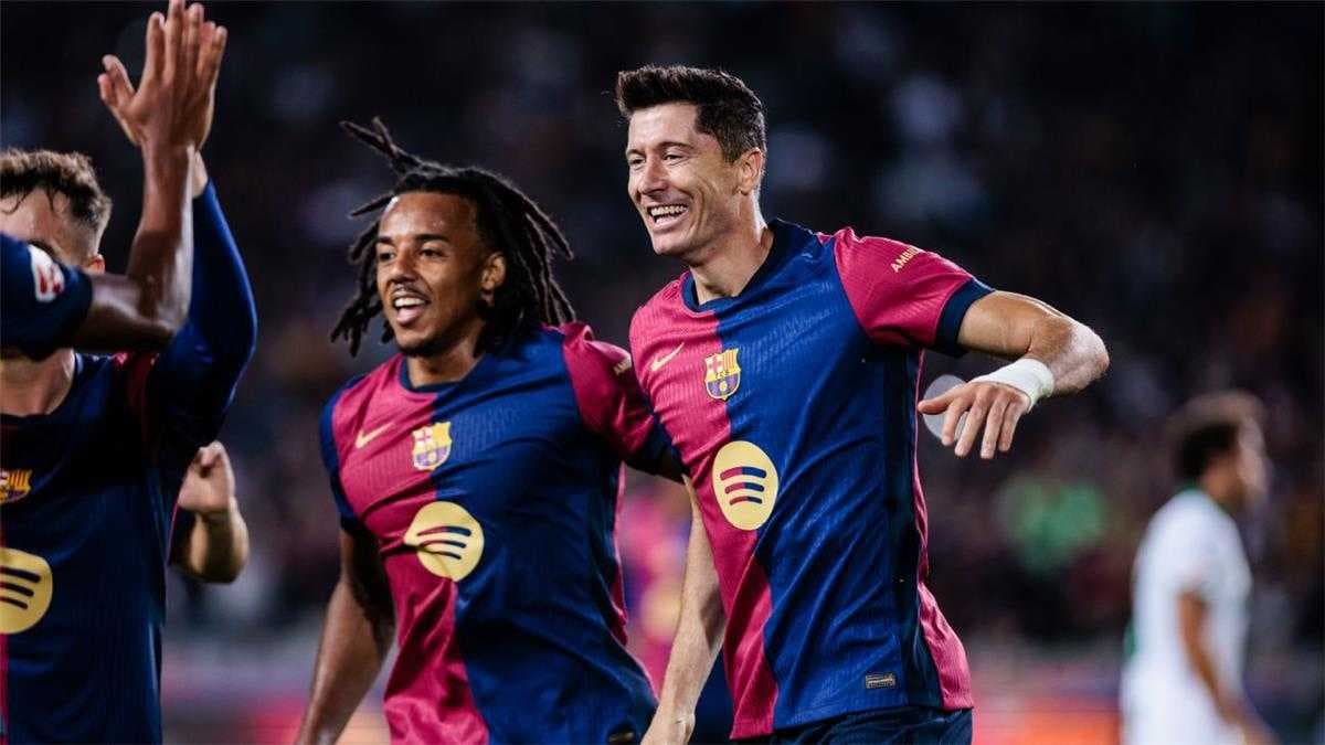 برشلونة يتغلب على الافيس ويتمسك بصدارة الدوري الإسباني