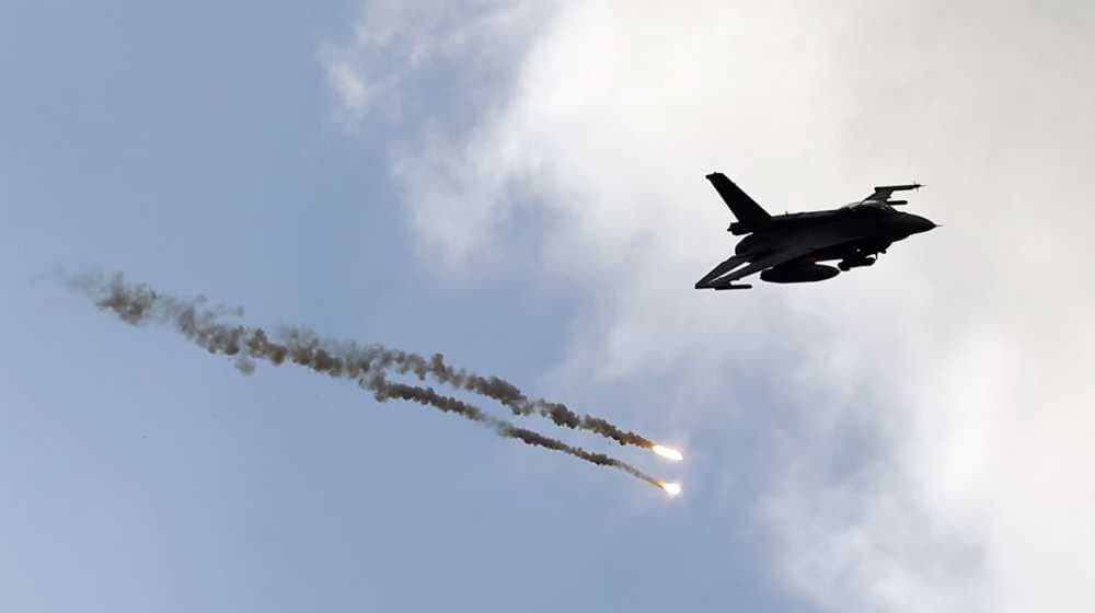 طائرات F_16 تستهدف مضافة بداخلها عناصر إرهابية في سلسلة جبال حمرين