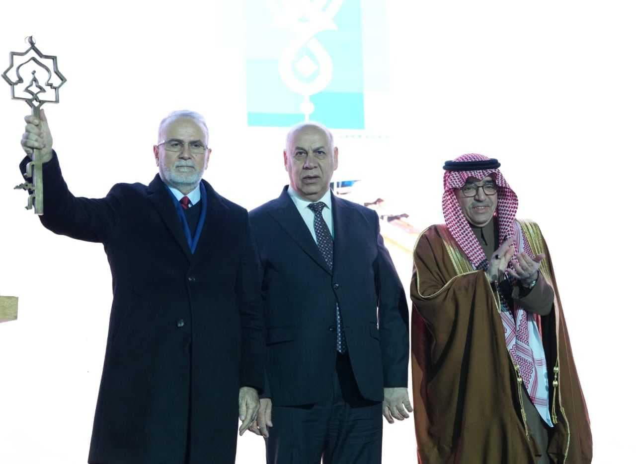 محافظ بغداد يتسلم رسمياً مفتاح بغداد عاصمة السياحة العربية لعام 2025