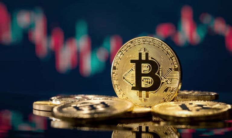 بتكوين تهبط دون 95 ألف دولار بفعل رسوم ترامب