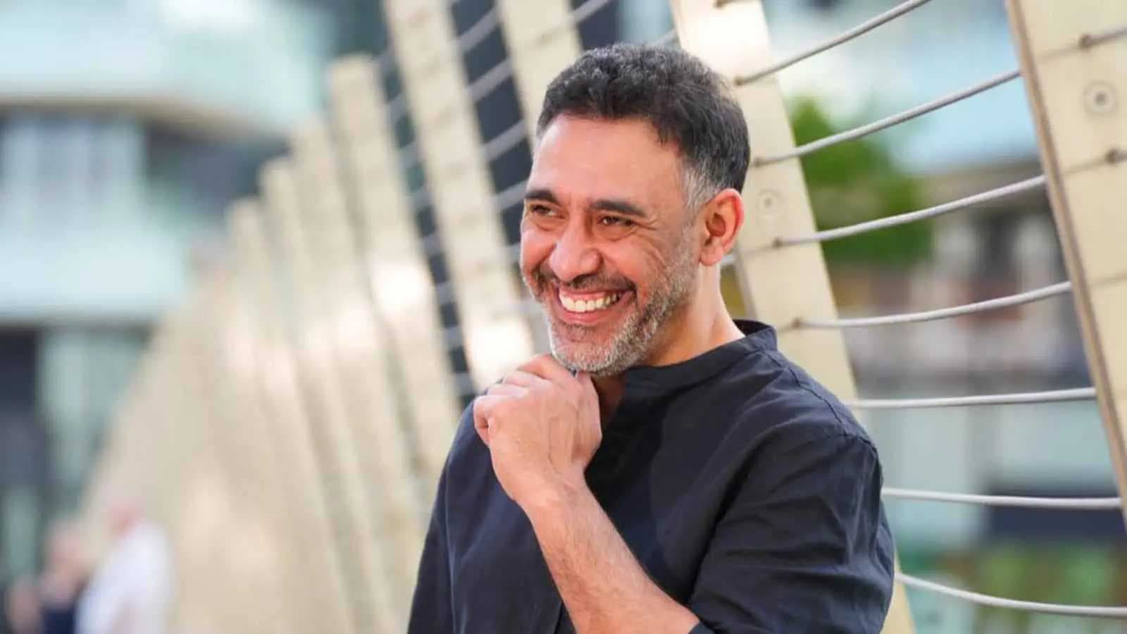 عمرو مصطفى يتعافى ويعود للفن بعد استئصال ورم