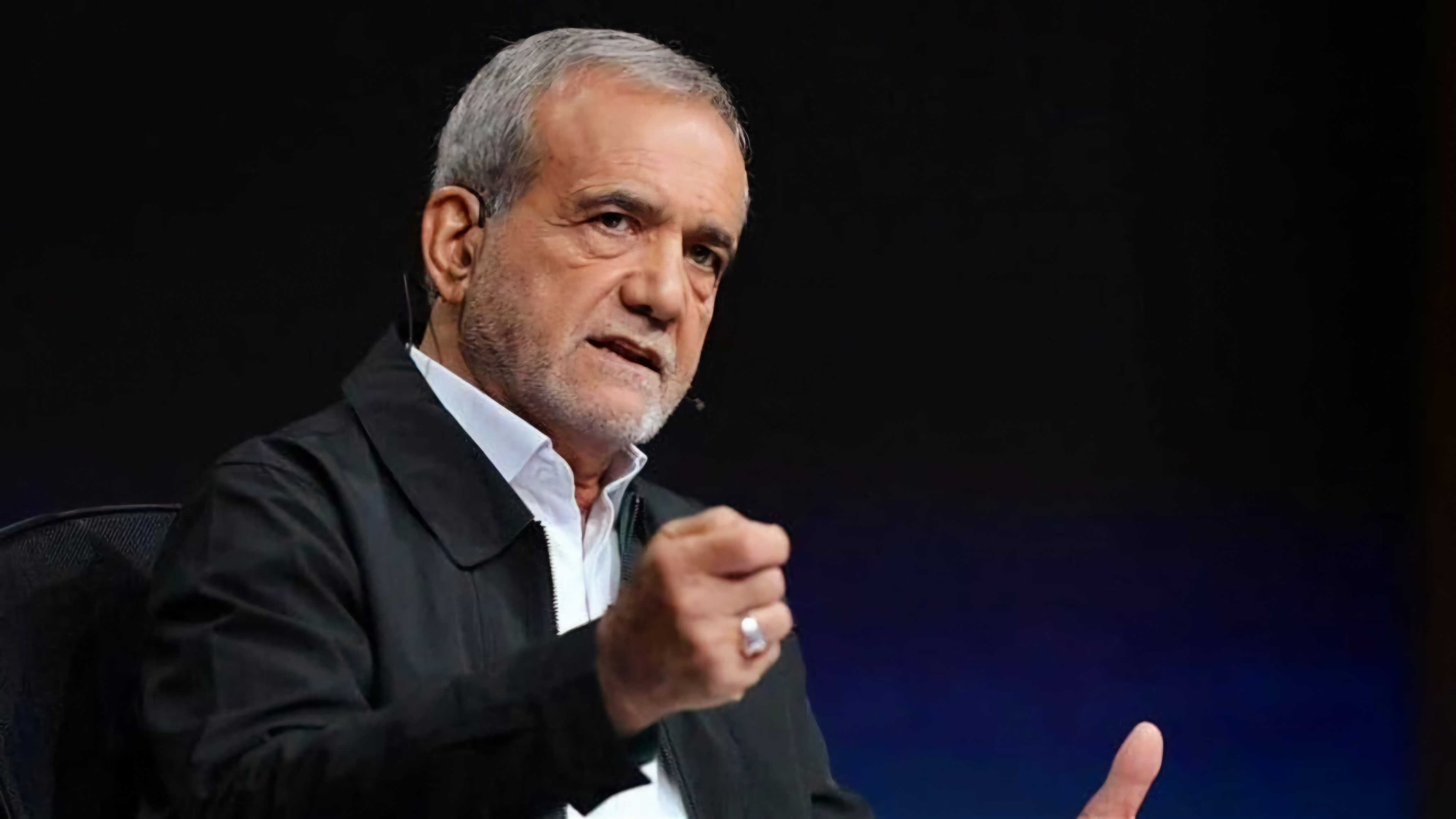 الرئيس الإيراني يعترف برغبته في التفاوض مع أميركا قبل رفض المرشد
