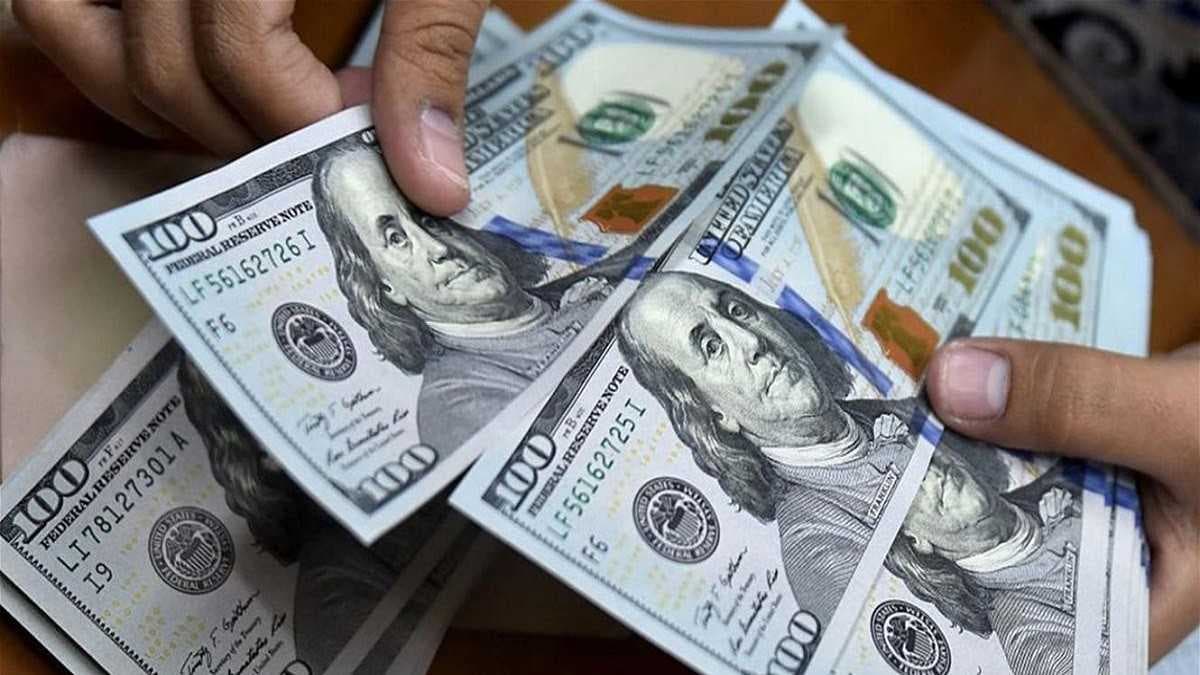 دولار العراق ينخفض دون الـ150 ألف دينار