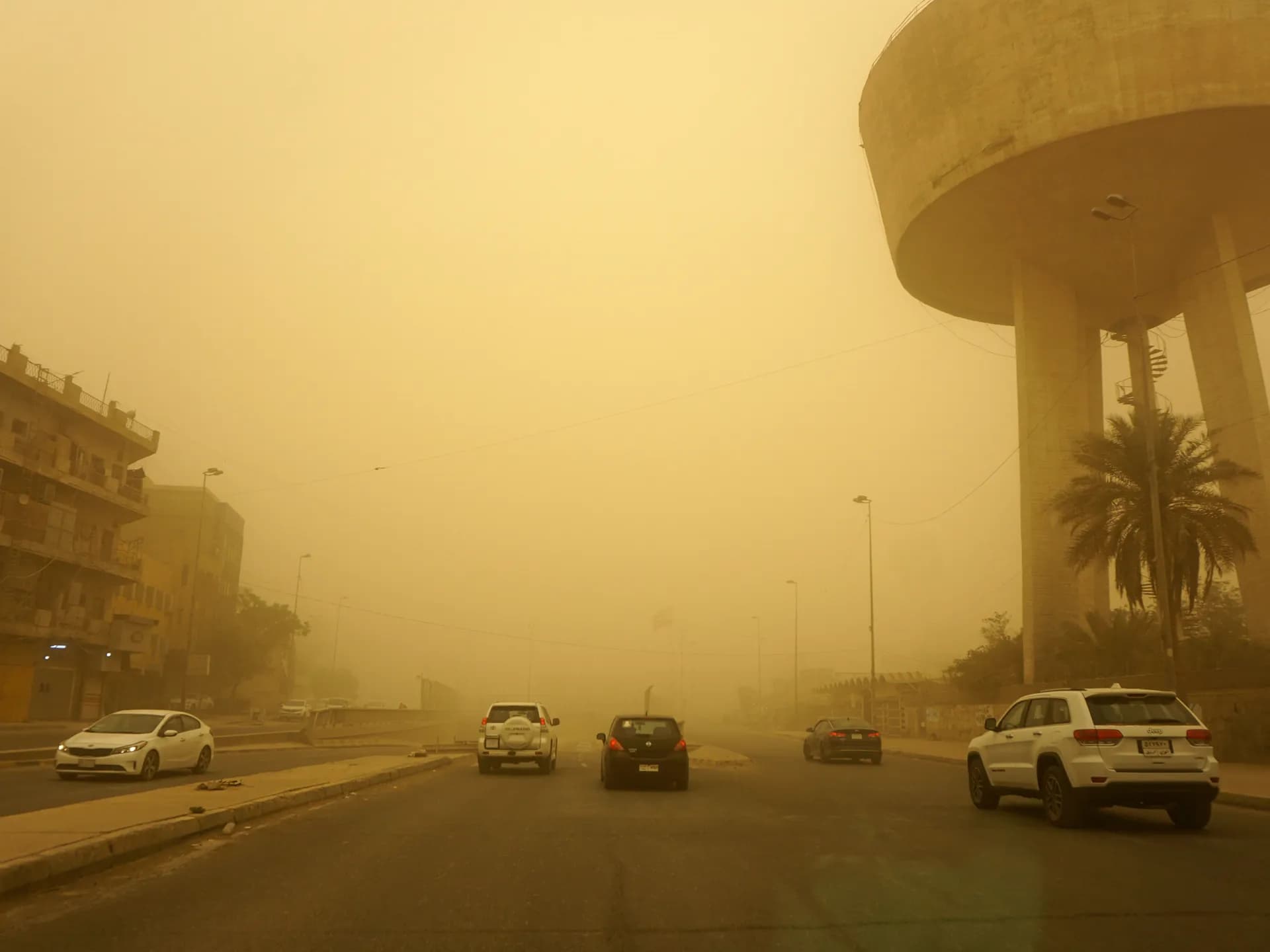 استعدوا.. موجة من الرياح والغبار والأمطار القوية تصل إلى العراق الليلة