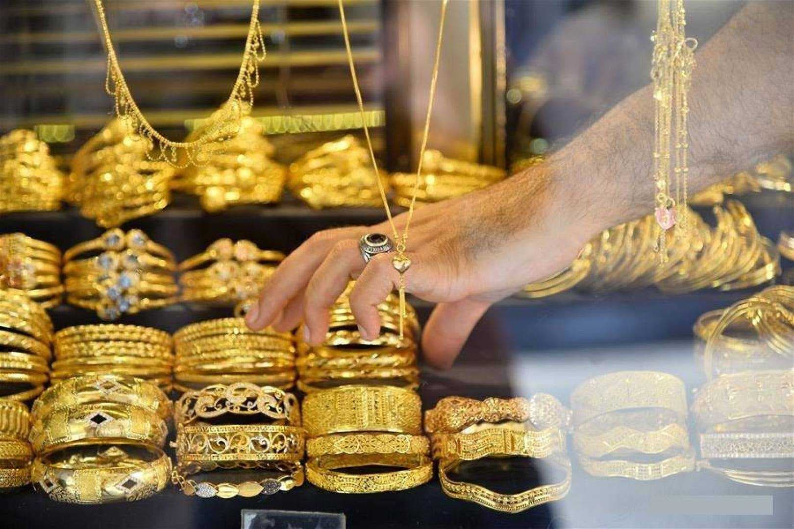 الذهب يكسر حاجز 710 ألف دينار في العراق