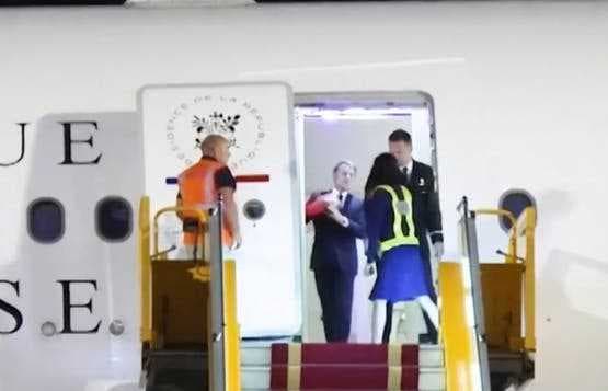 ماكرون يعلّق على "صفعة" زوجته: "كنا نمزح.. فحولوها لكارثة جيو-كوكبية"