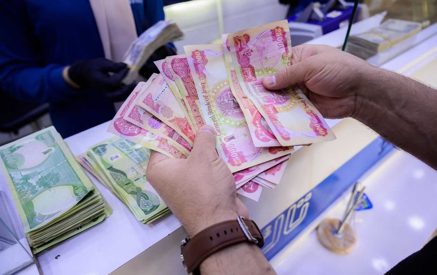 مصرف الرافدين يباشر بتوزيع رواتب المتقاعدين لشهر حزيران