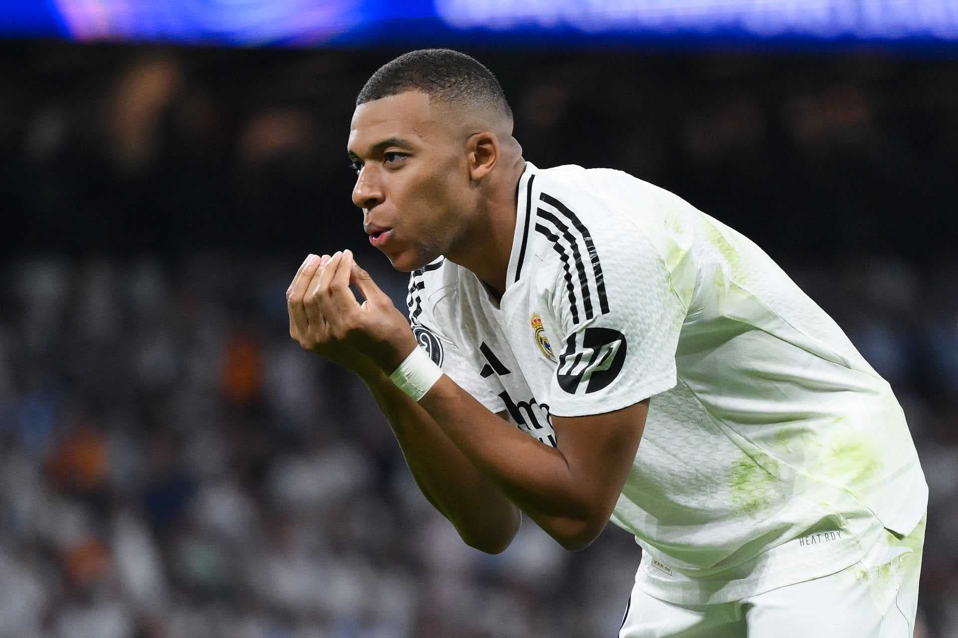 ريال مدريد يعلن نقل مبابي إلى المستشفى
