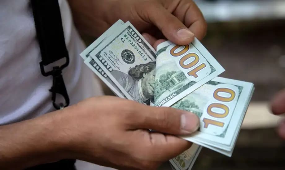الدولار يتراجع في بغداد وأربيل
