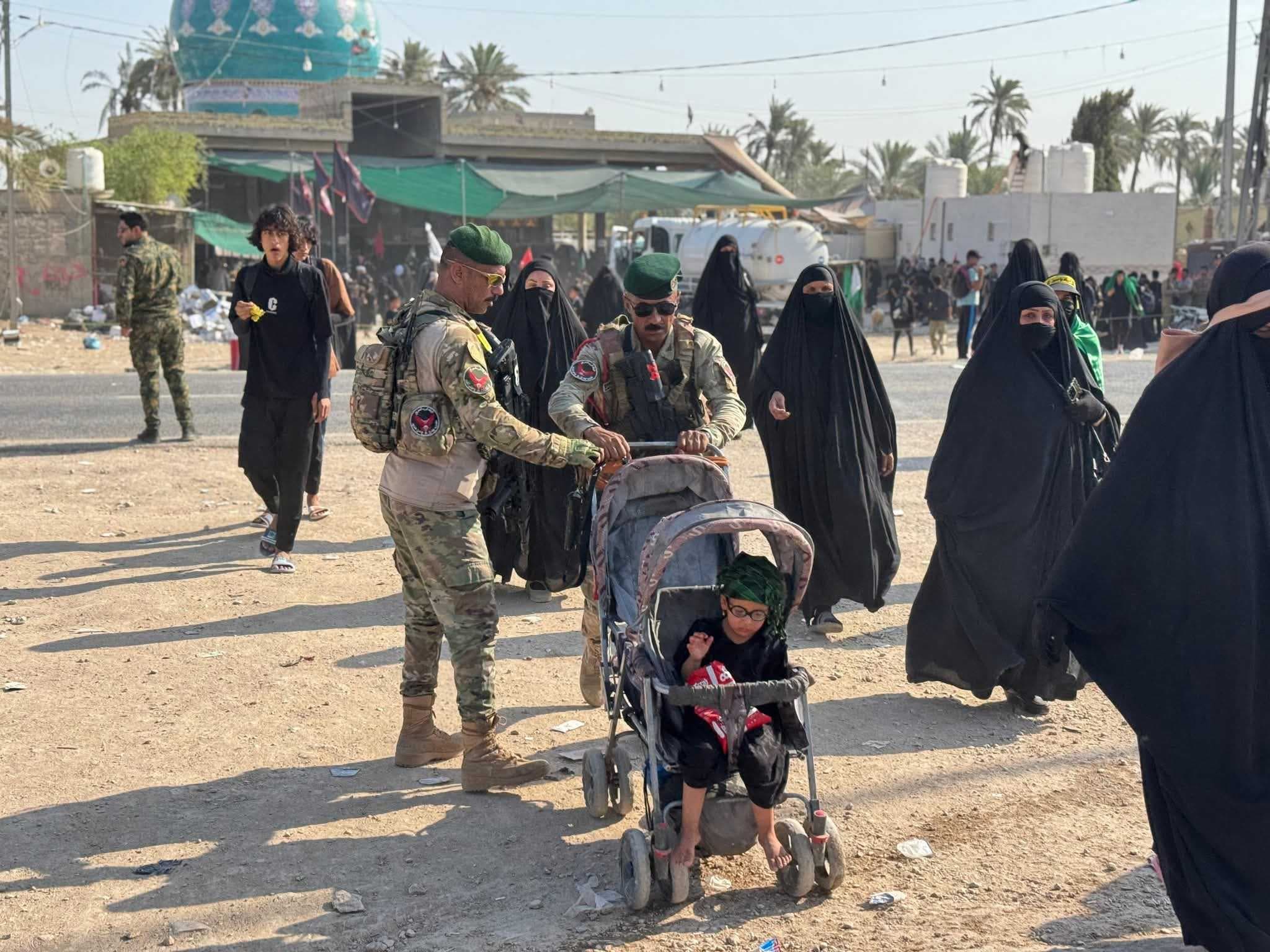 بالصور.. واجبات إنسانية وأمنية لفرقة الرد السريع خلال الزيارة الأربعينية