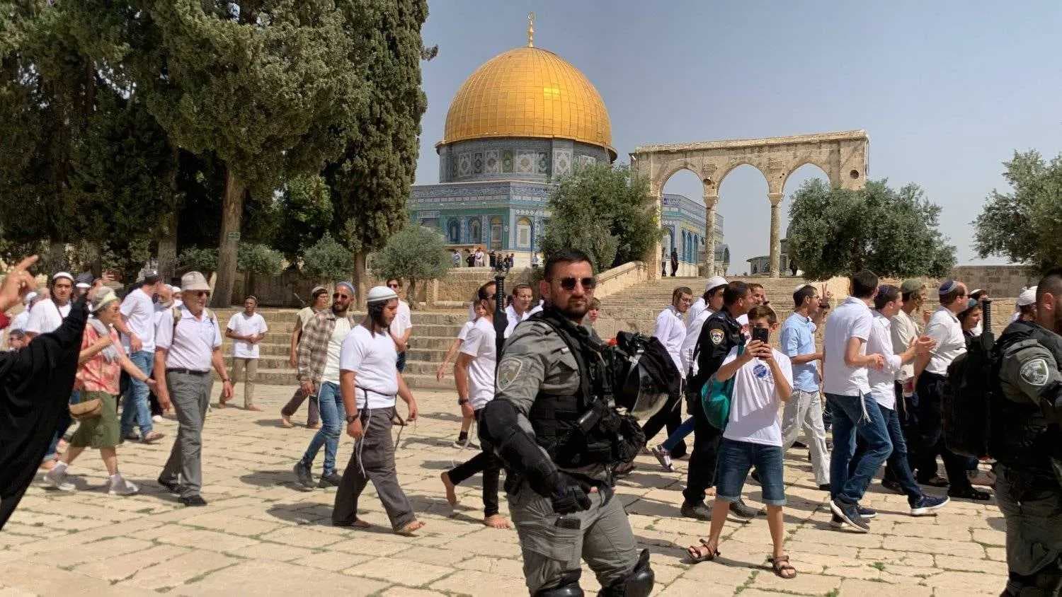 نحو 500 مستوطناً يقتحمون المسجد الأقصى تحت حماية مشددة