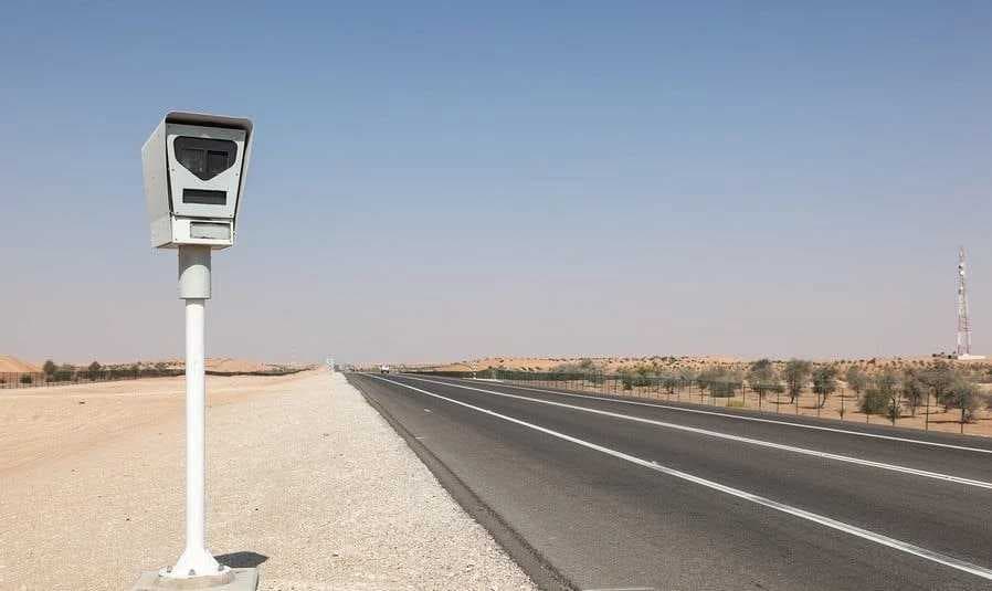 المرور: رادارات ثابتة ومتحركة للحد من السرعة والحوادث