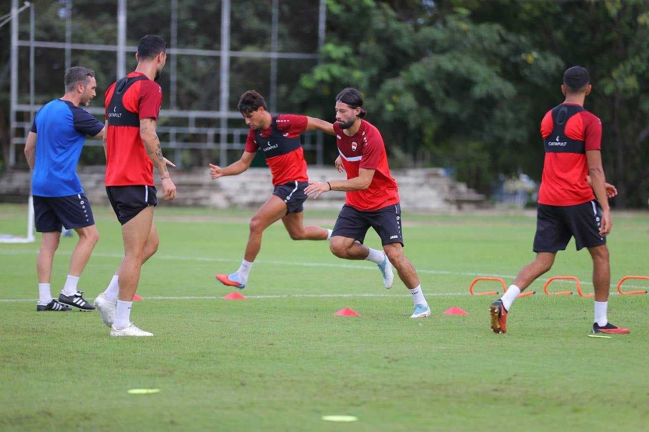 أرنولد يعلن عن تشكيلة المنتخب الوطني لمواجهة تايلاند