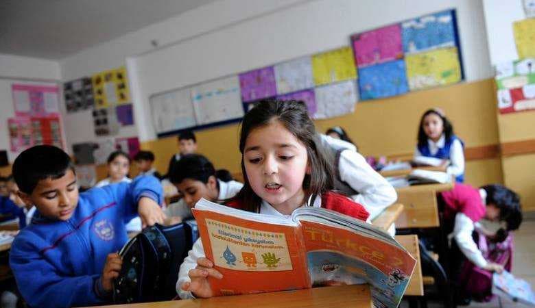 التربية تطمئن الأهالي: لا تغيير في المناهج الدراسية