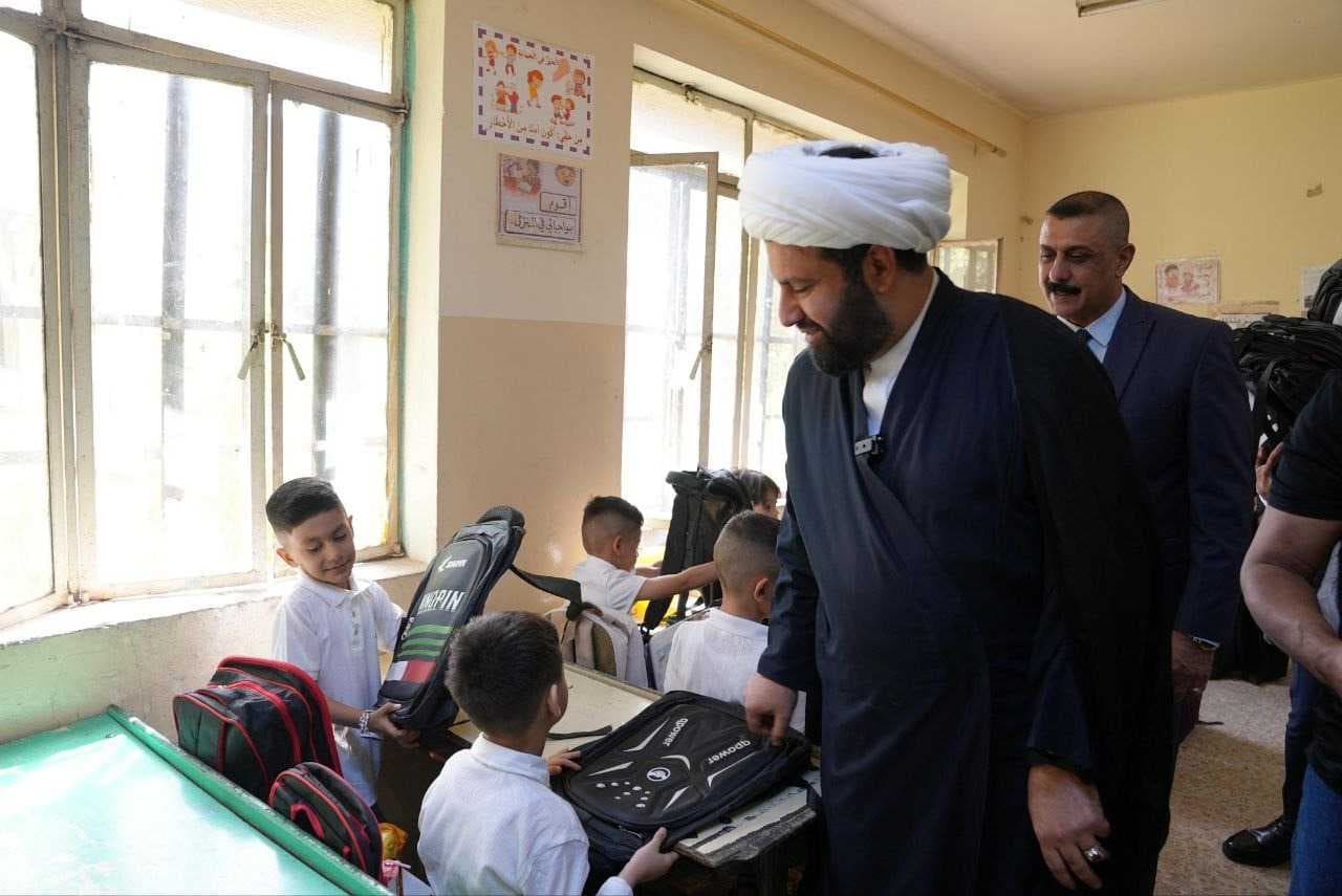 الشيخ المسعودي يوزّع حقائب مدرسية وقرطاسية دعماً للتلاميذ مع بدء العام الدراسي