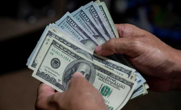 الورقة بـ142,500..ارتفاع طفيف في أسعار الدولار ببغداد