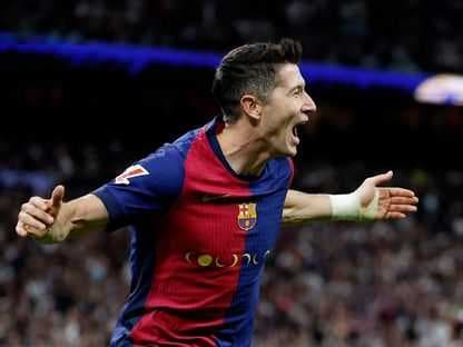 برشلونة يقلب الطاولة على ريال سوسيداد وينفرد بصدارة الدوري الإسباني