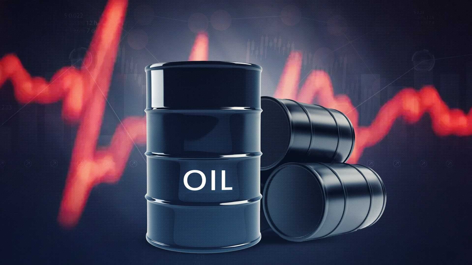 النفط يسترد بعض خسائره وسط مخاوف من تباطؤ الطلب العالمي