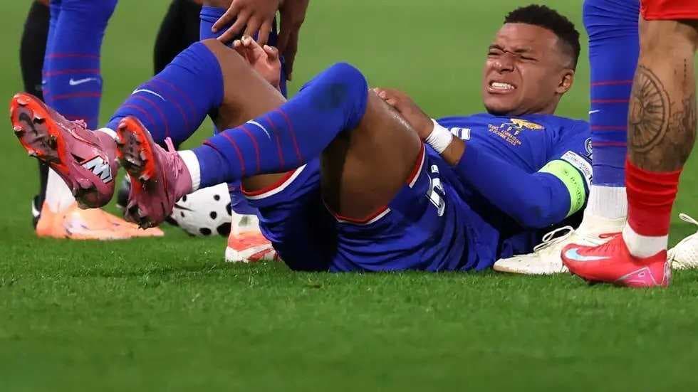 في ليلة تألقه.. إصابة جديدة تضرب مبابي مع فرنسا