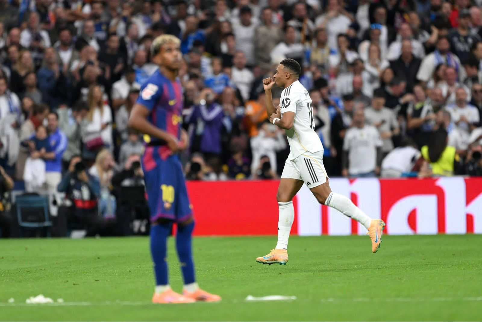 ريال مدريد يهزم برشلونة بهدفين لهدف ويعزز صدارته للدوري الإسباني