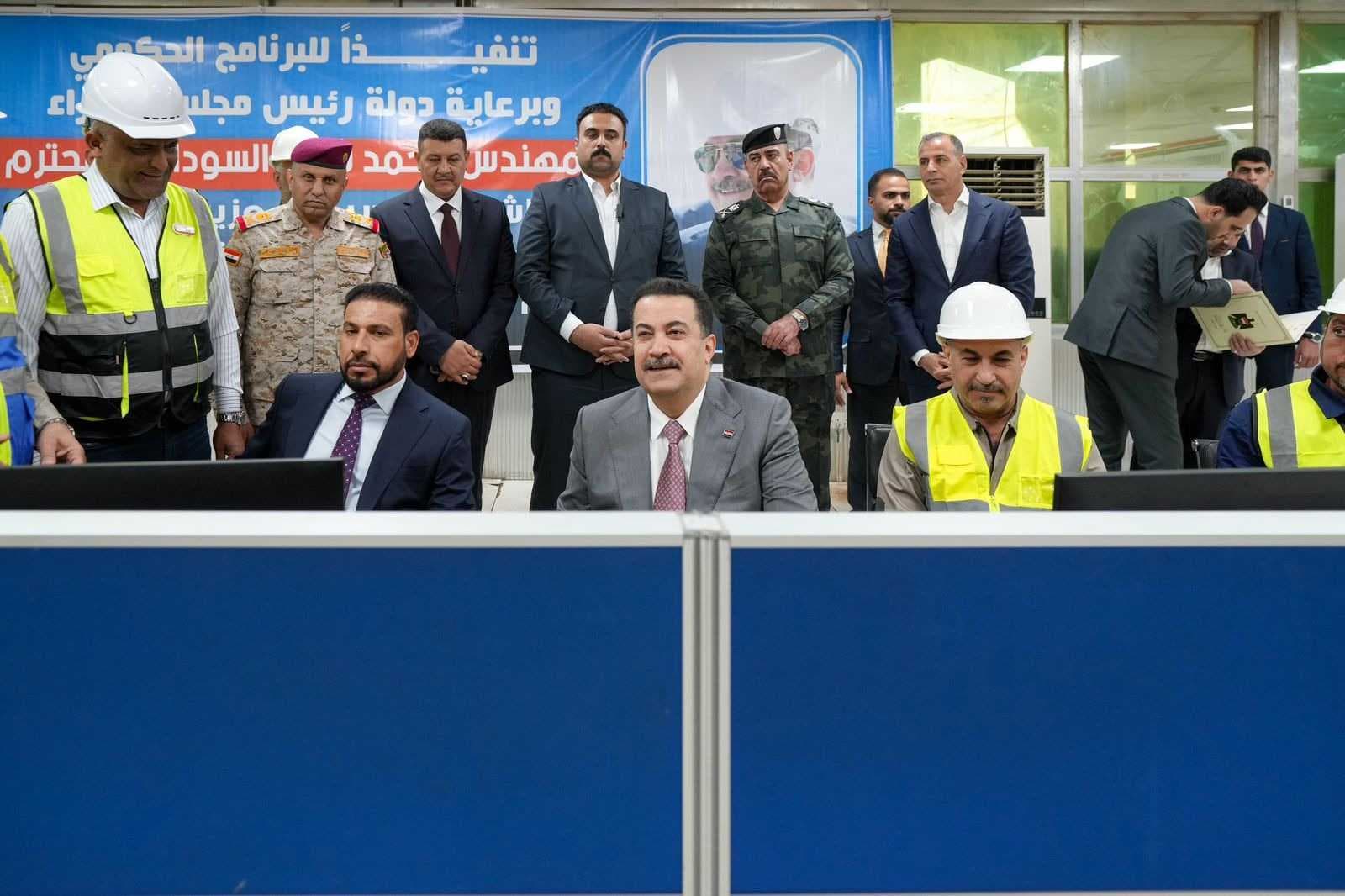 رئيس الوزراء يطلق تشغيل خط (400 ك.ف) في محطة كهرباء العمارة