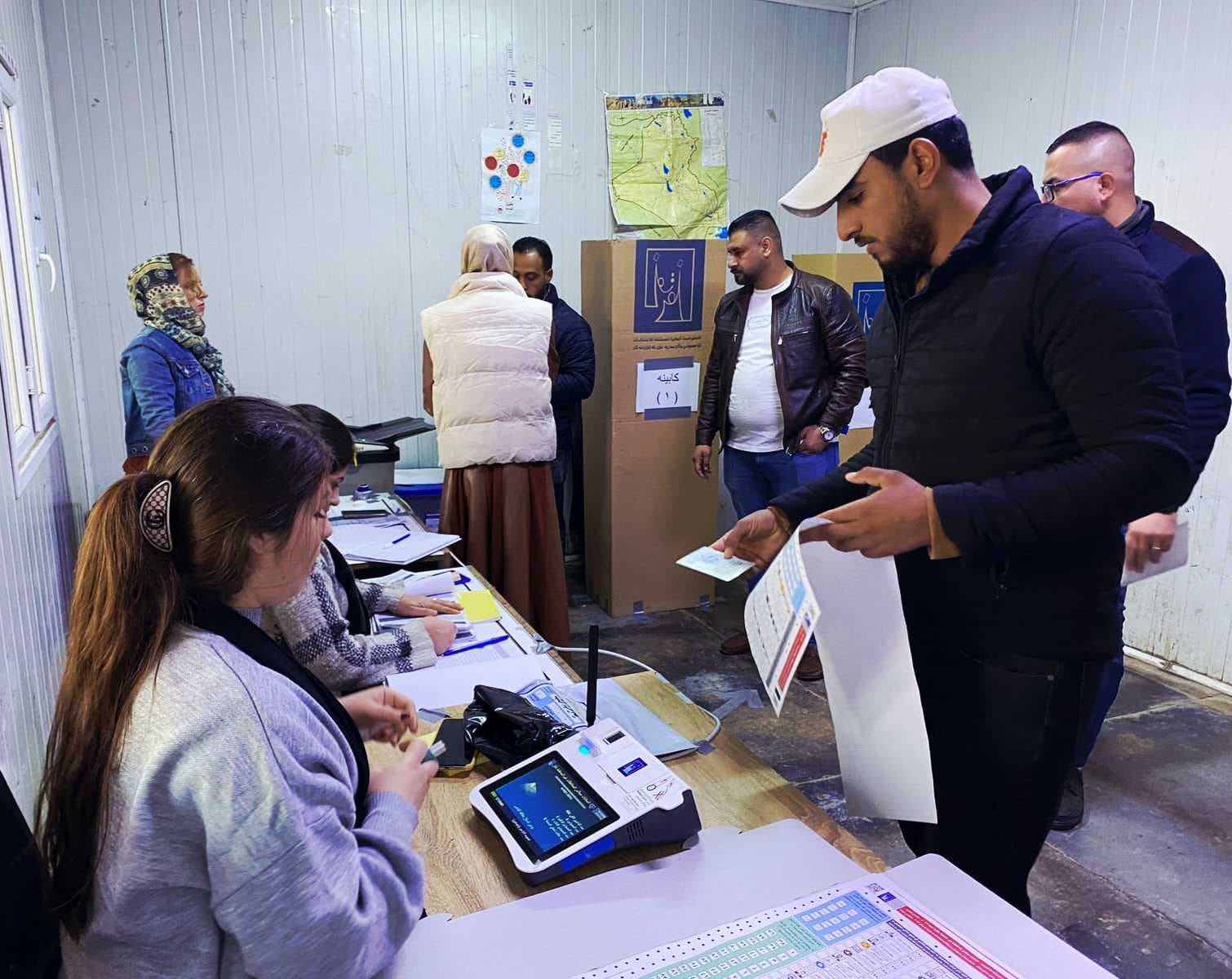 مع انطلاق التصويت العام،، مراكز الاقتراع تشهد اقبالا ملحوظا.