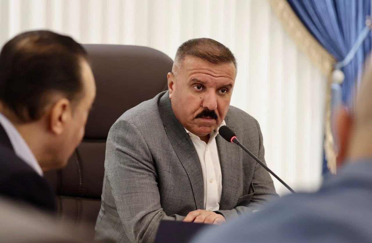وزير الداخلية يشدد على أهمية القضاء على ما تسمى بـالدكة العشائرية