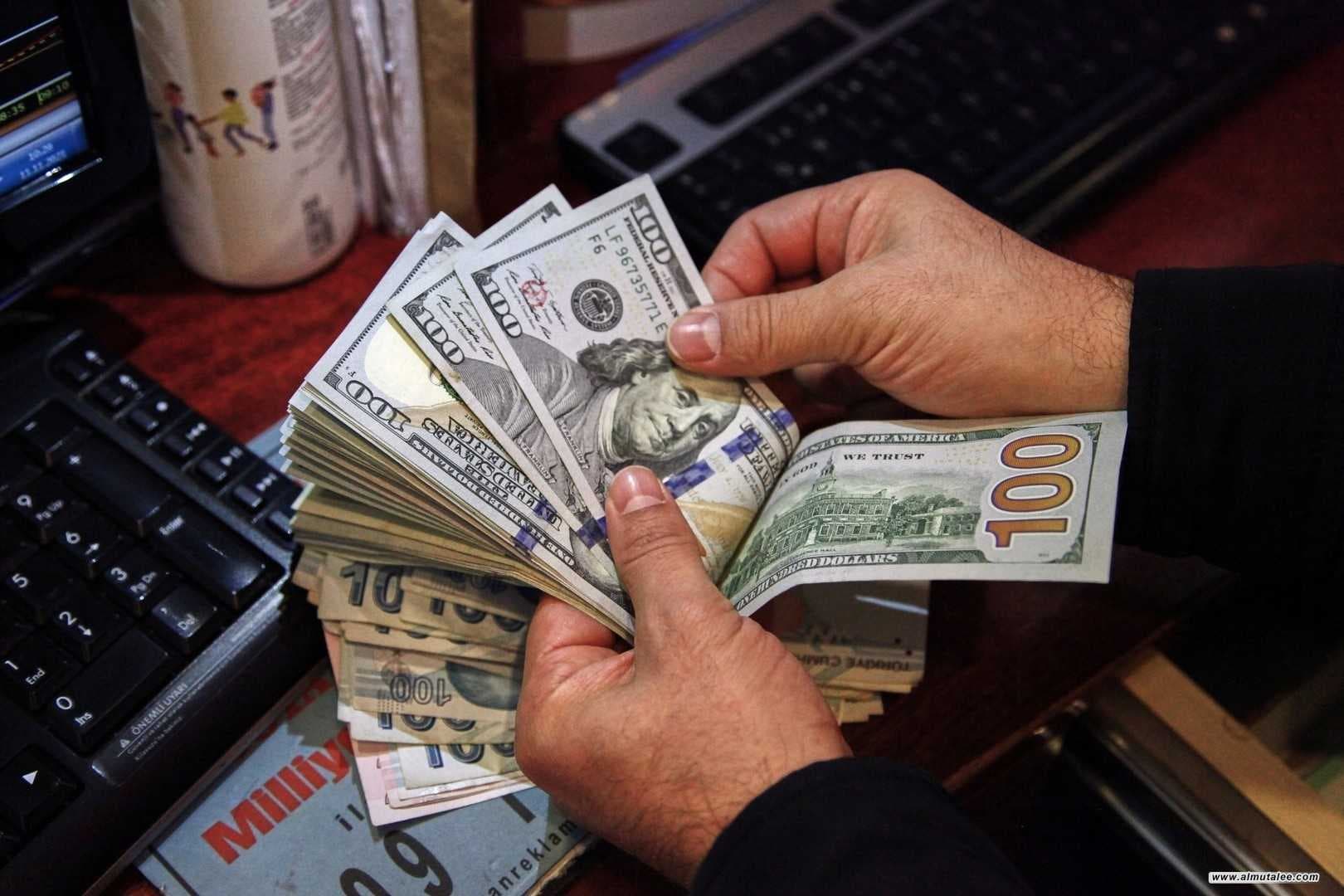 ارتفاع أسعار الصرف في أسواق بغداد.. 143750 ديناراً لكل 100 دولار