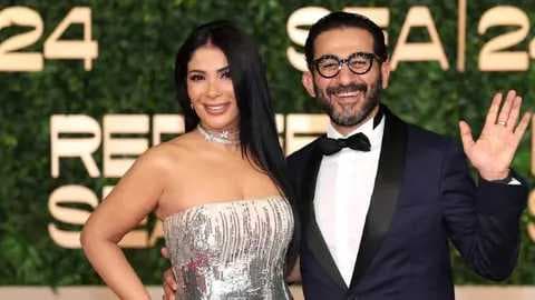 منى زكي تثير الجدل بحذف صورها مع أحمد حلمي وشائعات الانفصال تُلاحقهما