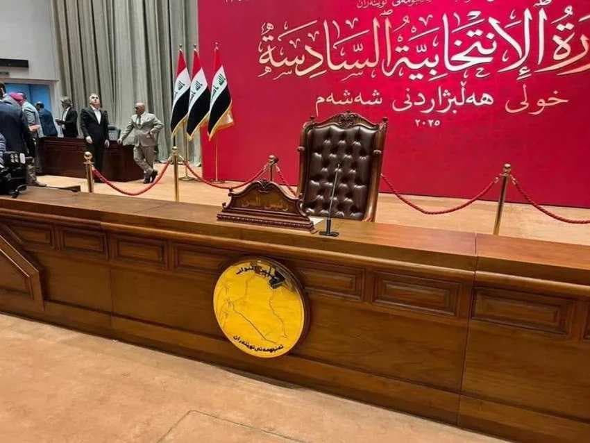 الأمين العام لمجلس النواب يعلن بدء جلسة البرلمان بدورته السادسة
