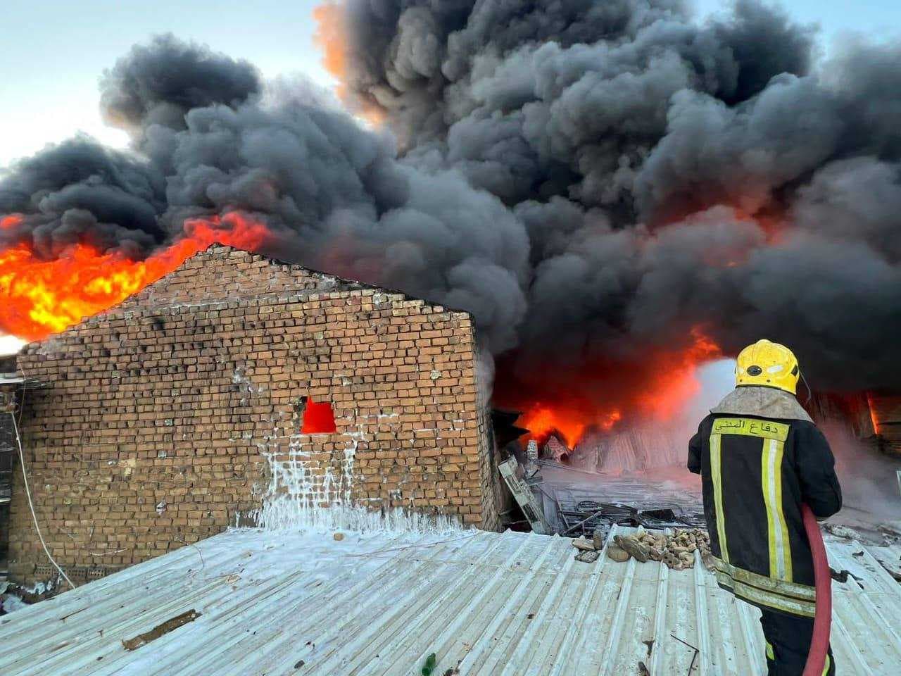إخماد حريق في مخزنين وإنقاذ ثمانية أخرى مجاورة في الكاظمية