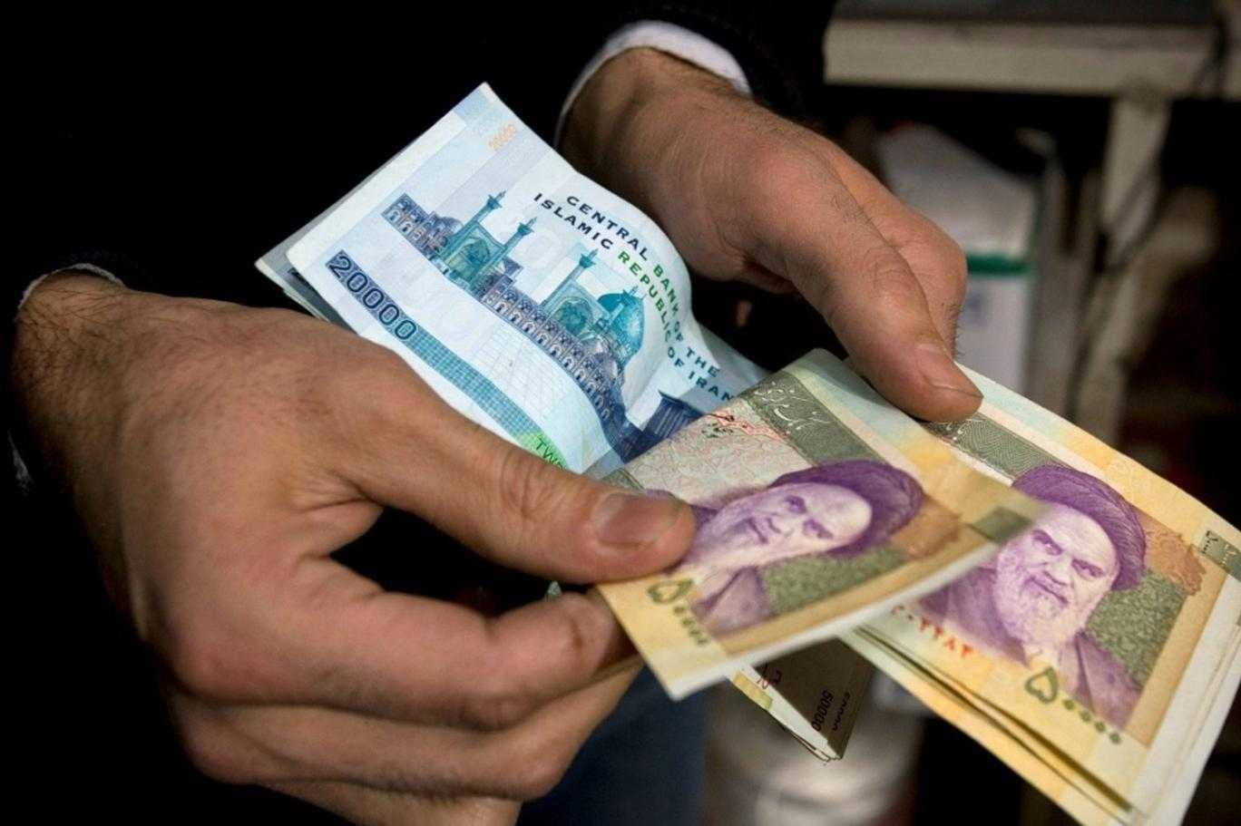 هل يقترب التومان الإيراني من الصفر مع استمرار الانهيار التاريخي للعملة؟