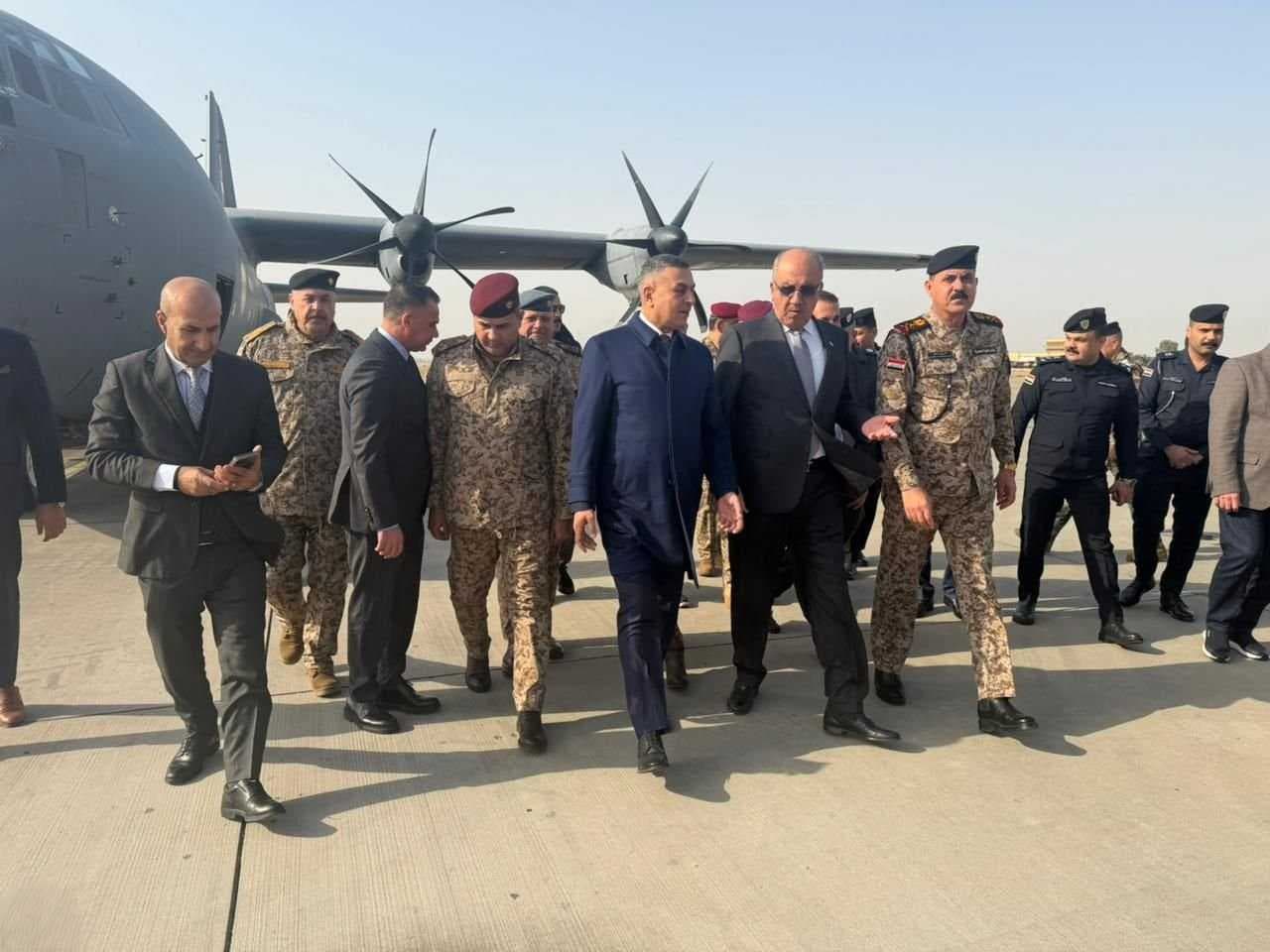 وزير الدفاع يضع حجر الأساس لمدينة البواسل في البصرة بواقع 16 ألف قطعة سكنية