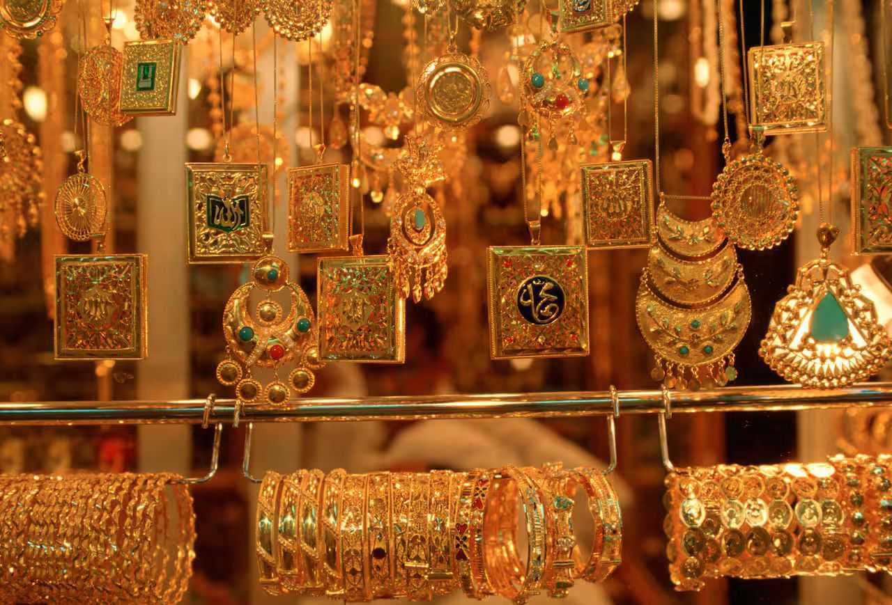 هبوط أسعار الذهب والفضة في المعاملات الفورية