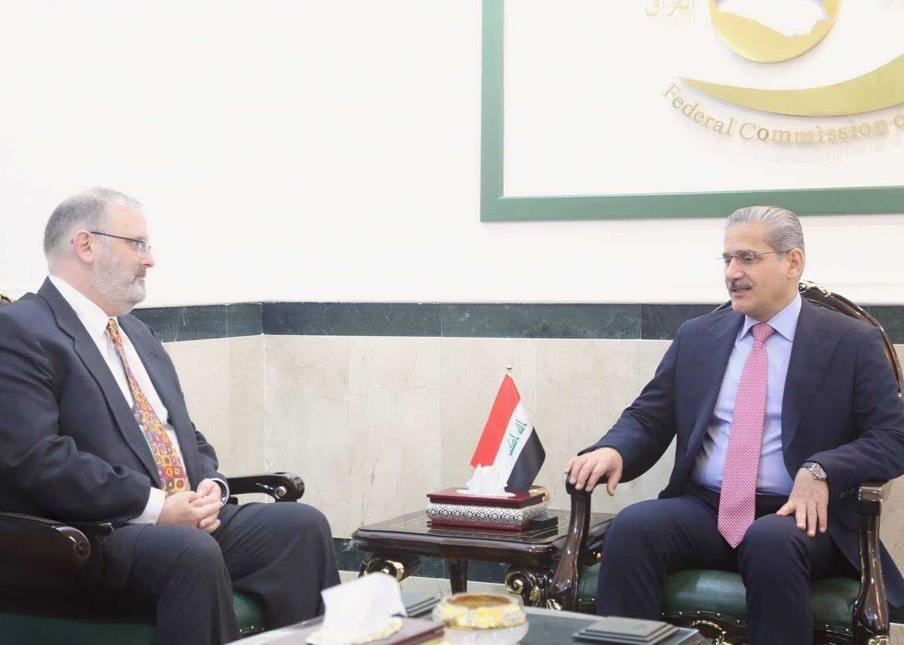 ابرز ما جاء في اجتماع رئيس هيئة النزاهة مع المستشار السياسي للسفارة الاميركية (انفوغراف)