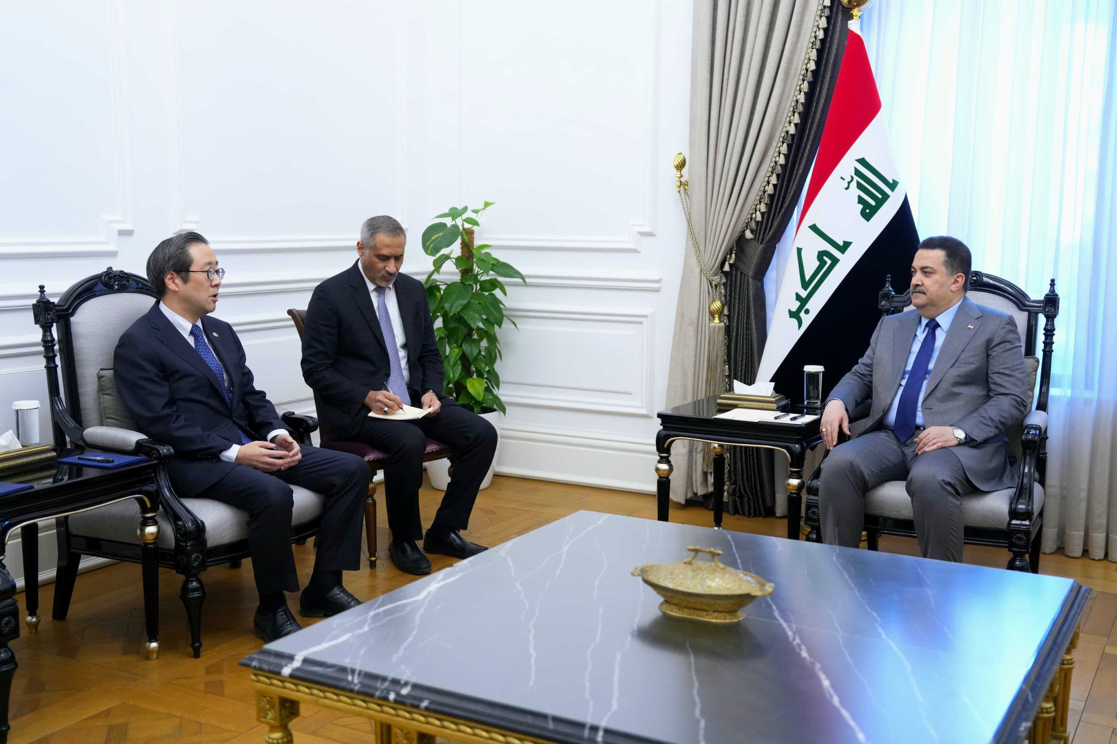 رئيس الوزراء يستقبل سفير كوريا الجنوبية لدى العراق