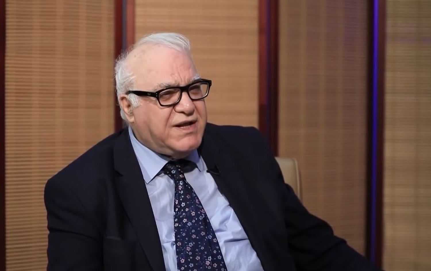 مستشار رئيس الوزراء: الرواتب مؤمَّنة بالكامل ولا أزمة مالية