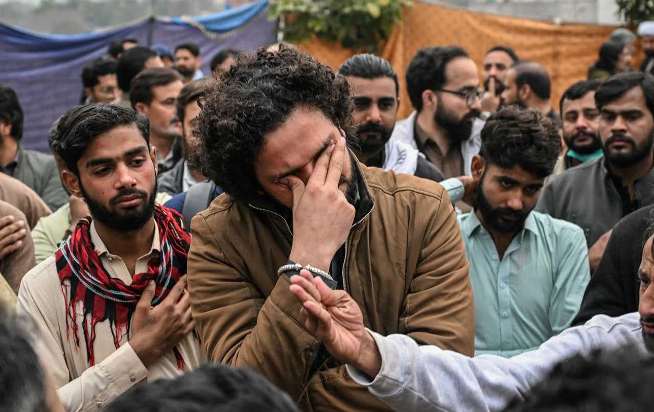 باكستان.. 31 قتيلاً في تفجير انتحاري استهدف مسجداً شيعياً