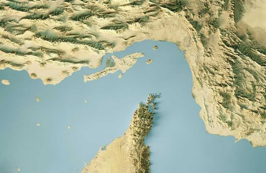 ممثل إيران لدى المنظمة البحرية: يمكن للسفن المرور عبر مضيق هرمز باستثناء سفن العدو