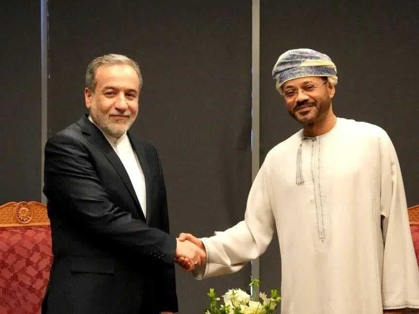 عراقجي والبوسعيدي يؤكدان ضرورة استمرار المشاورات بين الطرفين